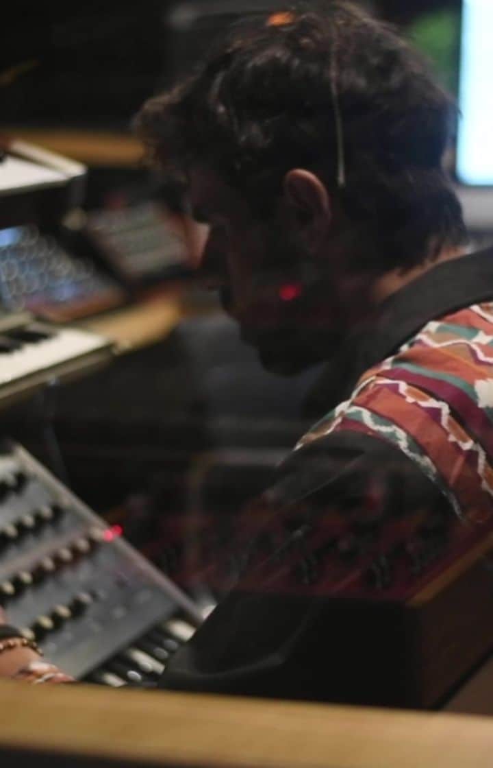 ハイメ・アルグエルスアリのインスタグラム：「Less is more 📴https://www.beatport.com/release/common-sense/2655764」