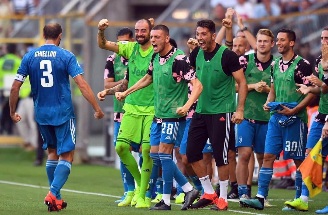 ロドリゴ・ベンタンクールのインスタグラム：「Era importante iniziare con una vittoria. Bravi ragazzi! 👊🏼⚪⚫ #ParmaJuve #FinoAllaFine #ForzaJuve @juventus @seriea  Era importante empezar con una victoria. Vamos equipo! 👊🏼⚪⚫ #ParmaJuve #FinoAllaFine #ForzaJuve @juventus @seriea」