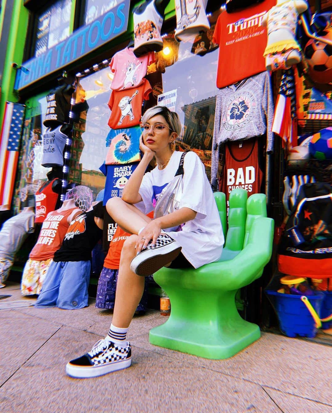 のインスタグラム：「Sit down, be humble💚 #newportbeach」