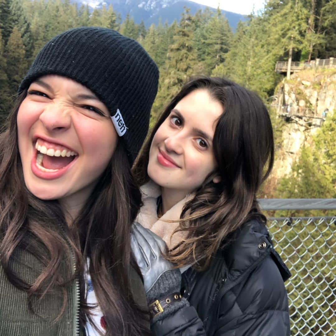 ローラ・マラノさんのインスタグラム写真 - (ローラ・マラノInstagram)「Throwback to @isabella.gomez and I freezing in Vancouver on a bridge and really wanting to nail a cute selfie. Here are our four attempts」8月25日 4時33分 - lauramarano