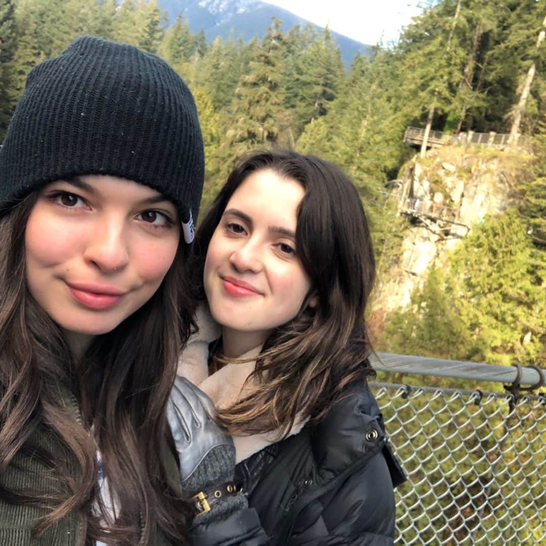 ローラ・マラノさんのインスタグラム写真 - (ローラ・マラノInstagram)「Throwback to @isabella.gomez and I freezing in Vancouver on a bridge and really wanting to nail a cute selfie. Here are our four attempts」8月25日 4時33分 - lauramarano