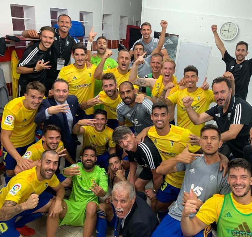 アレハンドロ・フェルナンデス・イグレシアスのインスタグラム：「3 puntazos más!! Dos victorias seguidas y la semana que viene volvemos a casa! 💛💙 #mehandichoqueelamarillo #AF8 🏹」