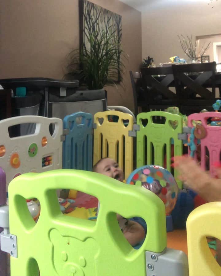 ディーナ・ニコール・コルテーゼのインスタグラム：「Playing Catch with mommy ❤️❤️ I cant take how he throws it back 😫 Uhg he’s the best」