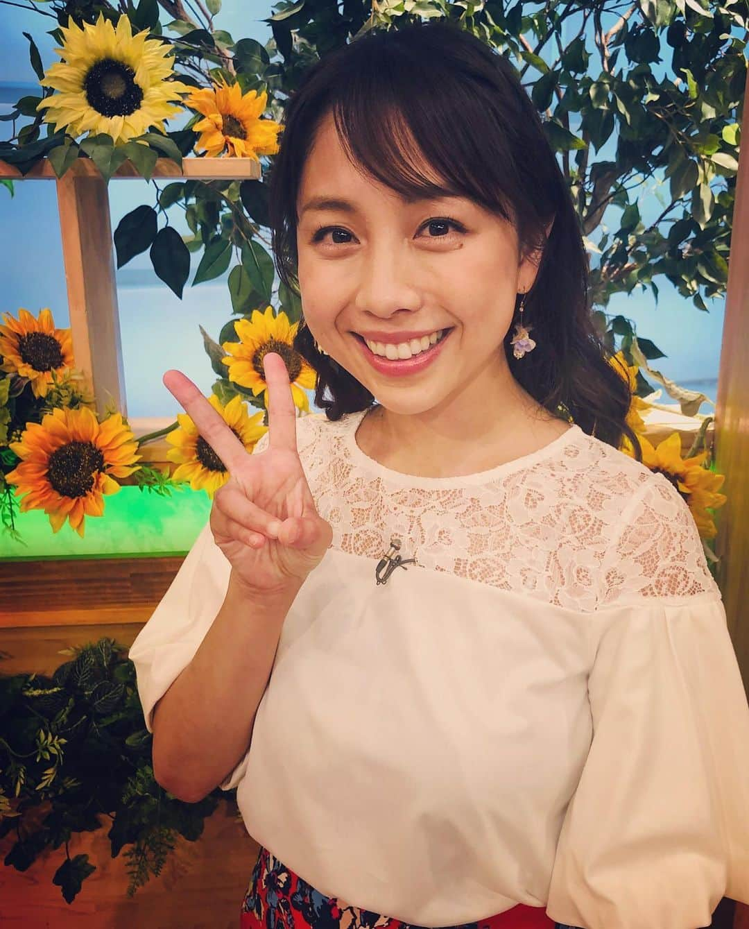 鈴木あきえさんのインスタグラム写真 - (鈴木あきえInstagram)「#NHK総合 #どーもNHK #生放送  でした❤️🍎 どーもくん、今日はキレッキレのダンスを見せてくれました🥳💓 か、かわいすぎる、、☺️🥰❤️ 観てくださった方々 ありがとうございました😊🌈」8月25日 15時54分 - akiesuzuki0312