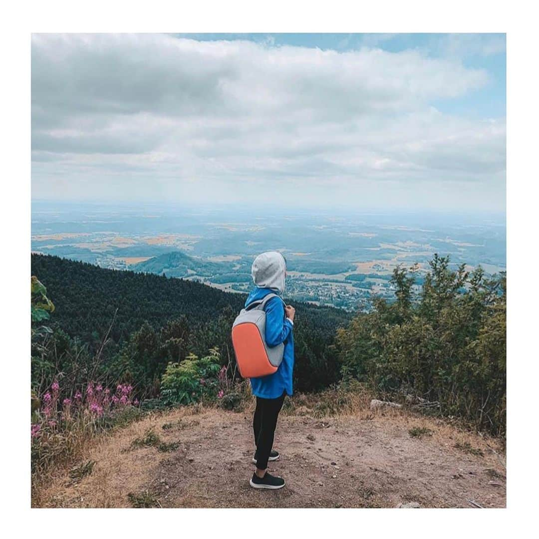 XD Designさんのインスタグラム写真 - (XD DesignInstagram)「Anar @ainaneana and her Bobby Compact on the top of the Ještěd mountain ⛰ #CzechRepublic ⠀⠀⠀⠀⠀⠀⠀⠀⠀ ⠀⠀⠀⠀⠀⠀⠀⠀⠀ ⠀⠀⠀⠀⠀⠀⠀⠀⠀ • • #xddesign #madeformodernnomads #bobbybackpack #xddesignbobby #bobbycompact #nature #jested #antitheftbag #igers #instatravel #travelers #packandgo #travellifestyle #travelgear #photooftheday #journey #globetrotter #keepexploring #modernnomad #gotyourback #travelmore #digitalnomad #doyoutravel #thetraveltag #travelfun #adventureseekers #adventuretraveler #passportlife #whataview」8月25日 14時43分 - xddesign