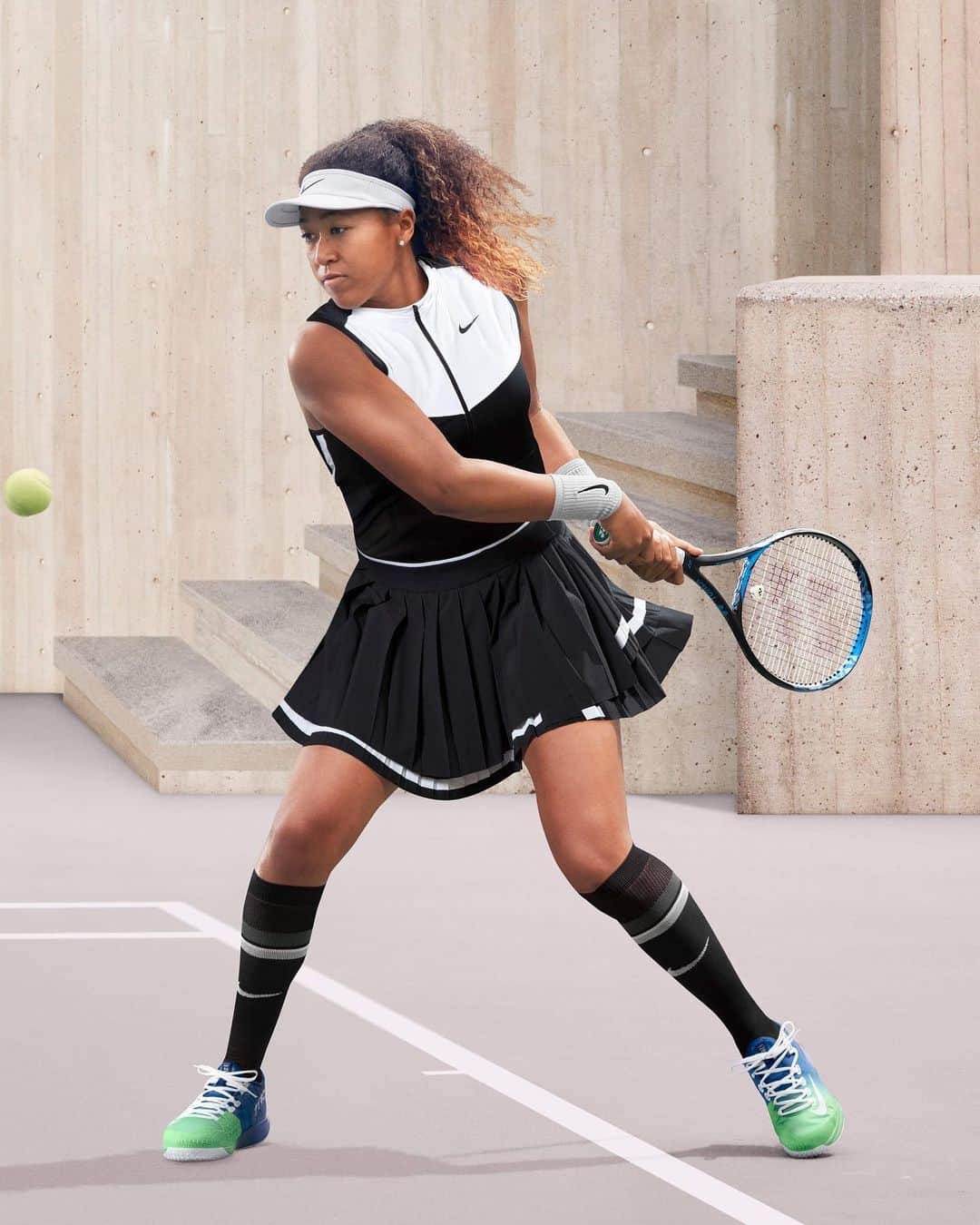 HYPEBEASTさんのインスタグラム写真 - (HYPEBEASTInstagram)「@hypebeaststyle: @nike has unveiled @naomiosaka‘s exclusive @sacaiofficial look ahead of the US Open taking place in Flushing, Queens this week. Osaka, currently ranked the No. 1 player in the world, will be the first athlete to wear NikeCourt x sacai performance apparel, which features a double-layer skirt atop a bodysuit, for a play on the classic tennis dress look. Photo: Nike」8月25日 14時59分 - hypebeast