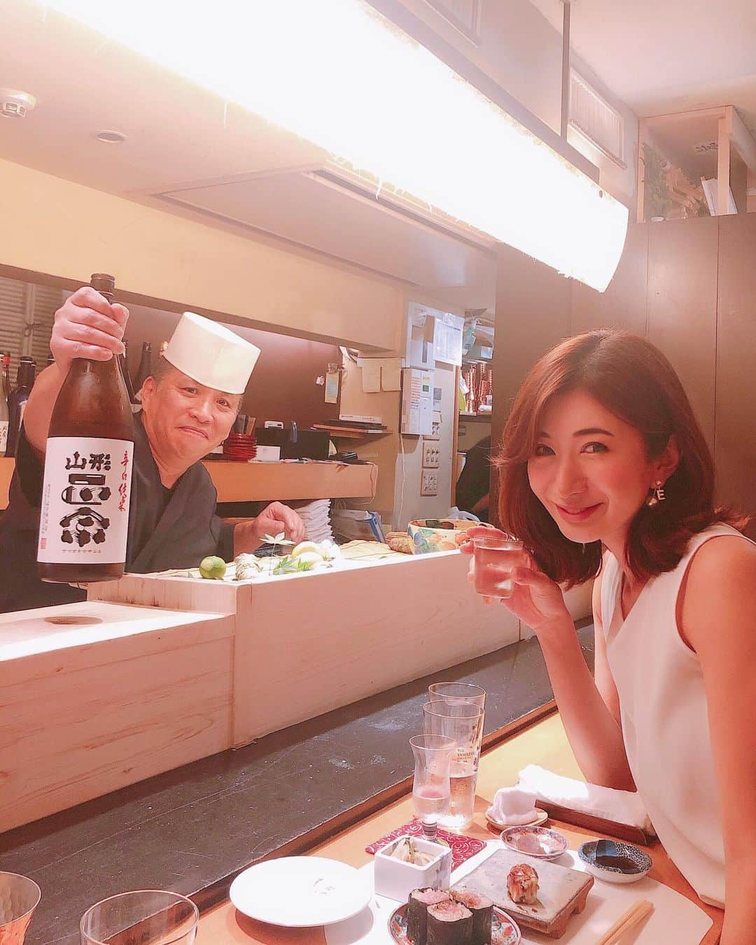 中村江莉香さんのインスタグラム写真 - (中村江莉香Instagram)「#彼女なうに使っていいよのやつ  ボスとお食事会でした❤️❤️ ３ヶ月ぶりな？！打ち上げ📺🍣🇯🇵 ・ 大好きな皆のお話をワイワイわちゃわちゃ..そして二軒目はテラスでのんびり😊🌈この日も深酒しましたとさ🤭 ・ 初めましての日本酒にも巡り会えて幸せな時間でした🍶 #もはや家族 #大好きよ #P #ボス飯 #いきなりマリッジ #いきなりマリッジ2 #いきなりご飯 #お疲れ様会 #PR #大好きなチーム #代官山韻 #おしゅし #勝手に予約 #話が止まらない #大爆笑 #今後ともどうぞよろしくお願いします #食べることが大好きな人と繋がりたい #美食家 #お酒好き #ポン酒会 #日本酒会 #日本酒好きな人と繋がりたい #ポン酒タグラム #いつも吹き出す」8月25日 15時13分 - erica_nakamura