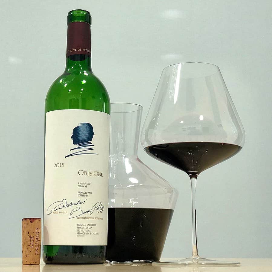 エンリケ・ソラ・クレメンテさんのインスタグラム写真 - (エンリケ・ソラ・クレメンテInstagram)「Last night’s wine was OPUS ONE 2015. A real pleasure for our senses. I tasted in Zalto Burgundy Glass and the Zalto Axium Decanter. Happy Sunday wine lovers!!! @opusonewinery @zaltify @pouredapp . • • • • • #vino #vin #vinho #вино #ワイン #紅酒 #wein #champagne #winelover #wineinfluencer #winetime #foodporn #food #winecellar #wineporn #instawine #winetasting #sommelier #foodandwine #champagnelover #tbt2019 #opusone #opusonewinery #opusone2015 #napavalley #zaltify #zalto #pouredapp #zaltoaxium」8月25日 15時33分 - kike_sola