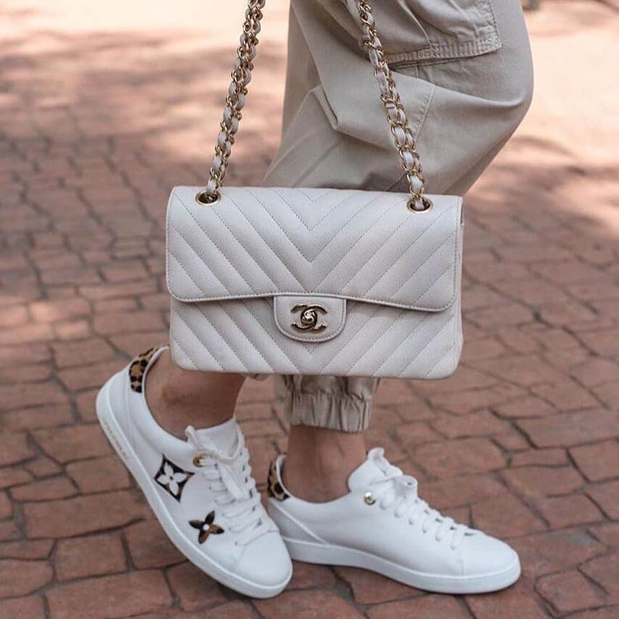 Fashion Bloggers Trendsのインスタグラム：「#amazing #followme #all_shots #textgram #family #instago #igaddict #awesome #girls #instagood #my #bored #baby #music #red #green #water #harrystyles #bestoftheday #black #party #white #yum #flower #2012 #night #instalove #niallhoran #jj_forum」