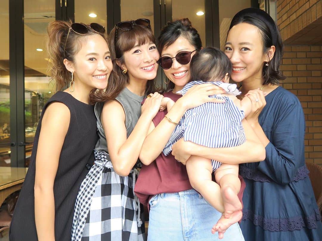 のインスタグラム：「SUNDAY MORNING🥯☕️👶🏻😘💭 ・ ・ 次々と私達に起こったアクシデントを乗り越え、久しぶりに4人で集まれた幸せな日曜日の朝♡ ・ ・ #love #SMAP #SUNDAYMORNING」