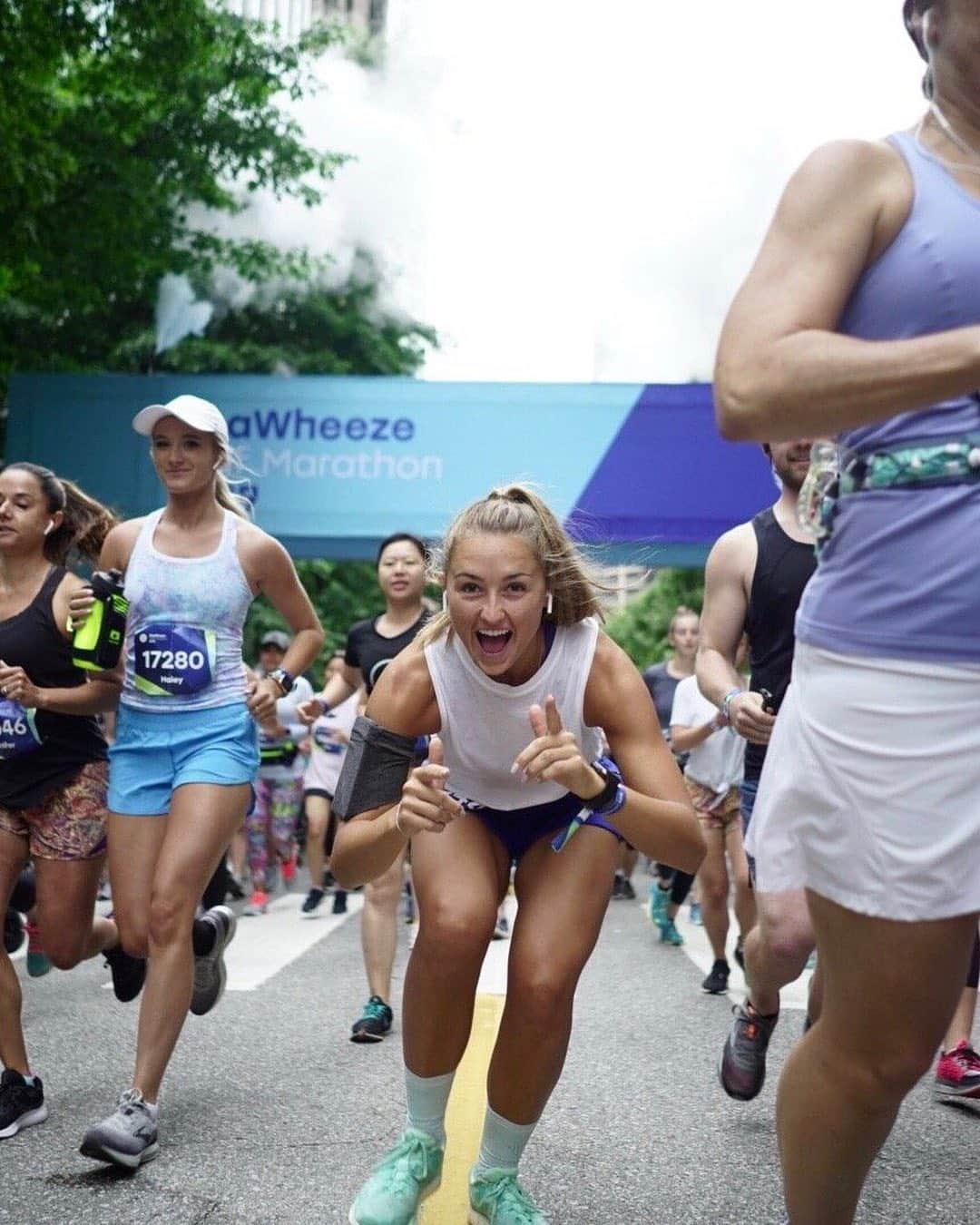 lululemonさんのインスタグラム写真 - (lululemonInstagram)「You, 21.1km, and a midnight deadline. The first-ever SeaWheeze Virtual Half Marathon closes at 11:59pm (local time). If you're still reading this, your time is running out. Link in bio—let's go! #thesweatlife」8月25日 7時18分 - lululemon