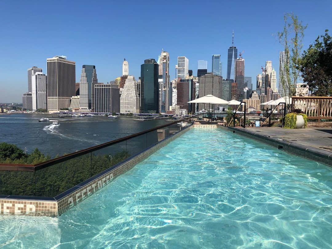 イモージェン・ケアンズのインスタグラム：「New York New York 🏙💦 #newyork #brooklyn #1hotelbrooklynbridge」