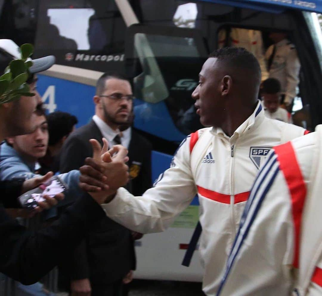 São Paulo FCさんのインスタグラム写真 - (São Paulo FCInstagram)「📍 Rio de Janeiro, estamos na área! O Tricolor desembarcou na capital carioca para enfrentar o Vasco, neste domingo, às 16h, em São Januário. Mais um grande desafio pela frente! #VamosSãoPaulo 🇾🇪 ⠀⠀⠀⠀⠀⠀⠀⠀⠀ 📸 Rubens Chiri / saopaulofc.net」8月25日 7時11分 - saopaulofc