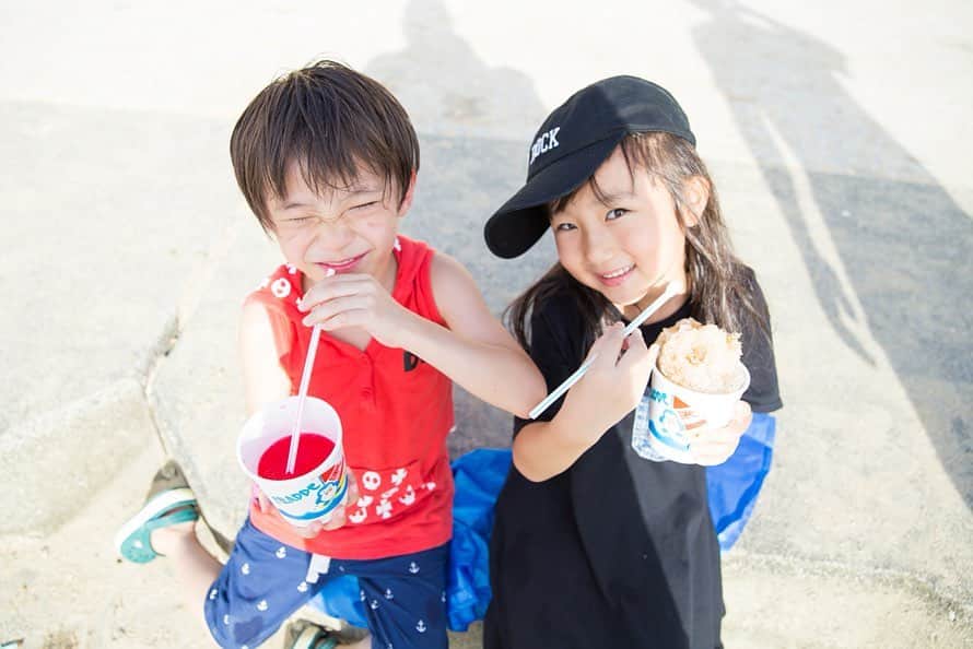 あすかさんのインスタグラム写真 - (あすかInstagram)「✱ 広島記録⑦お好み焼き宴会 ✱ 写真は海の続きだけど 海の後は親族また集合して お好み焼きやさんで宴会。 個室でカラオケ付き♡ カラオケ大好きな子供達の歌声をつまみに 楽しい時間になりました🍻✨ ✱」8月25日 7時15分 - asuuuka_