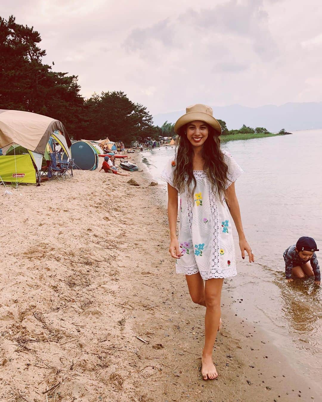 Rika Vanessaさんのインスタグラム写真 - (Rika VanessaInstagram)「琵琶湖で2年に一度 現れるユートピアのようなフェス✌🏽 水と木の祭り🌼🌛🌞🌻 ・ 初めて！ 遊びに来てます🍄🍄 ・ ・ ・ マイアミ浜という名前だけど もはやインドやタイのフェスの ような雰囲気🤣🤣 ・ ・ 写真全然撮ってなかったけど この写真、満面の笑みで嬉しそう🤣 ・ ・ ・ #水と木の祭り2019 #琵琶湖 #水と木の祭り  #マイアミ浜オートキャンプ場  #音楽フェス」8月25日 7時25分 - rikavanessa._