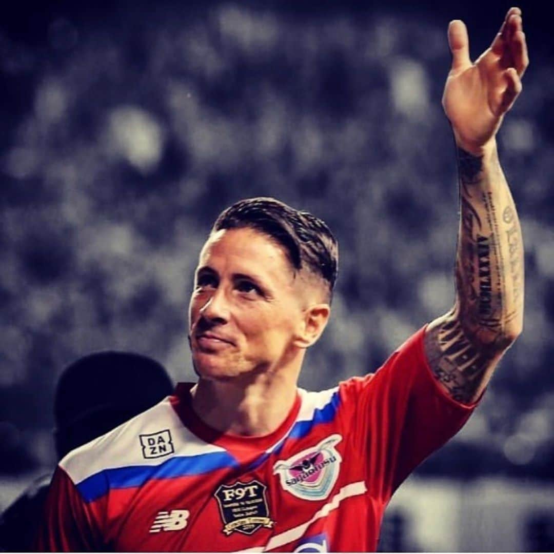 フェルナンド・トーレスのインスタグラム：「Bye bye football ... at least for a while . It’s been a pleasure . ⚽️ ❤️ 🔥」