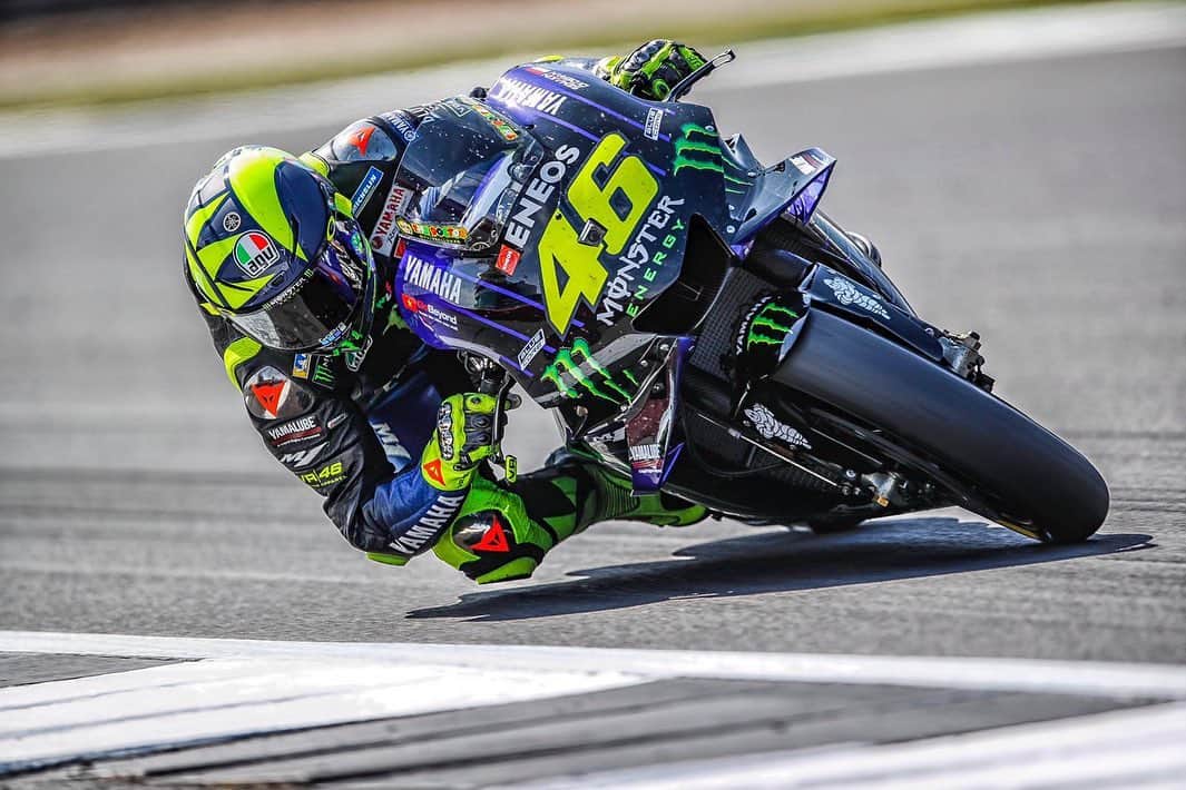 バレンティーノ・ロッシのインスタグラム：「Silverstone circuit,England Saturday,official practice 📸 @jesusrobledo @gigisoldano @falex79 Tino Martino 📸 pic 5 by @gopro」