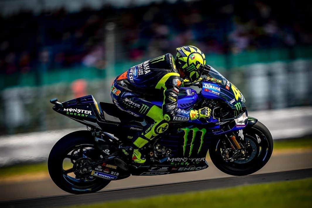 バレンティーノ・ロッシさんのインスタグラム写真 - (バレンティーノ・ロッシInstagram)「Silverstone circuit,England Saturday,official practice 📸 @jesusrobledo @gigisoldano @falex79 Tino Martino 📸 pic 5 by @gopro」8月25日 7時55分 - valeyellow46