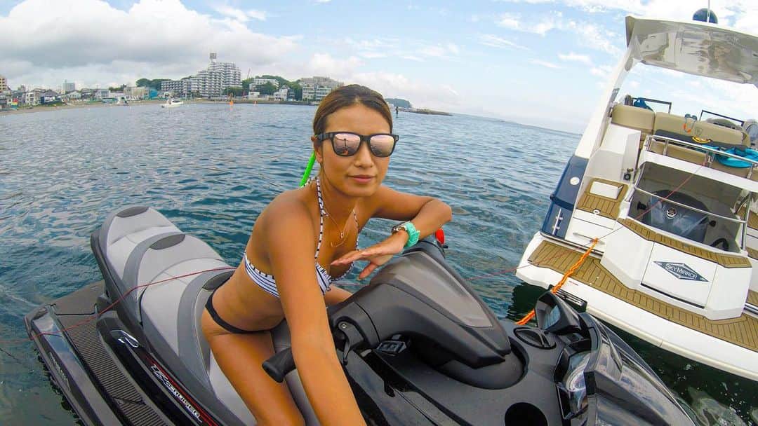 彩海のインスタグラム：「. . 本日も#海活 楽しもう🌊 . . 月曜日朝から大阪の取引先様へ出張なので 今夜から大阪前入りします🤣 心斎橋付近に泊まるよ〜！ . 海から大阪直行。 慌ただしいw . . . . #海活女子 #ジェットスキー#ジェットスキー女子 #クルーズ#水着#ビキニ#bikini#bikinigirls #jetski #jetskiing #beachstyle #summerday」