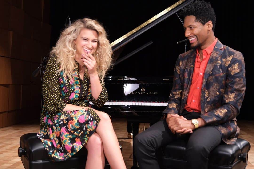 トーライ・ケリーのインスタグラム：「a couple bts shots by @andremurillo ☺️ had tooooo much fun filming these unrehearsed vids w/ @jonbatiste !! go check em out if you haven’t! he’s the best♥️」
