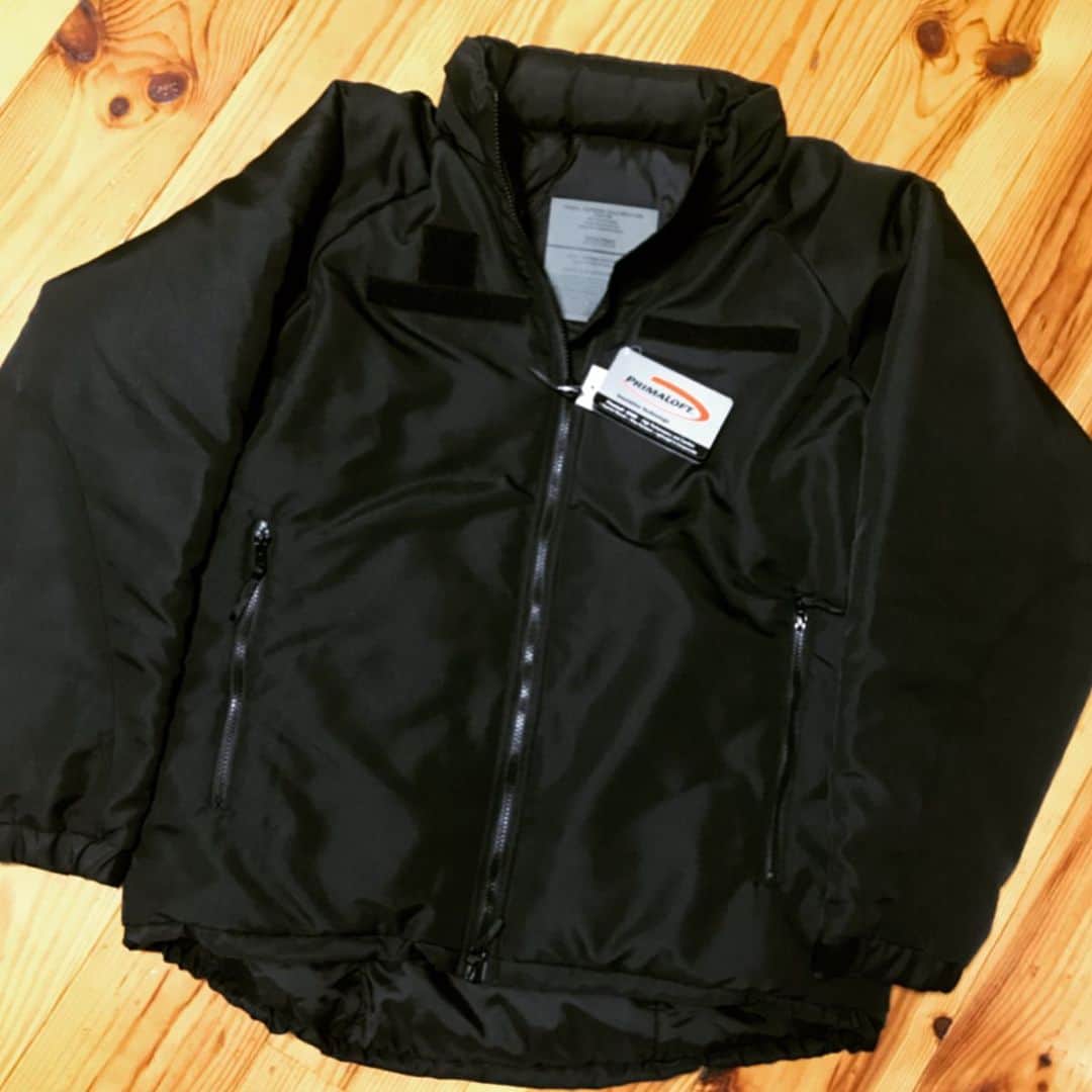 宇野薫のインスタグラム：「まだまだ暑いですが…冬の事も考えていたら DEADSTOCKの LEVEL7 HAPPY PARKA BLACK 見つけました！！ #ハイスタンダード #ハリウッドランチマーケット #聖林公司  #DEADSTOCK #HAPPYPARKABLACK #宇野薫 #宇野薫のテーマがありすぎコーディネート #ただの古着好きです  #だから古着はやめられない」
