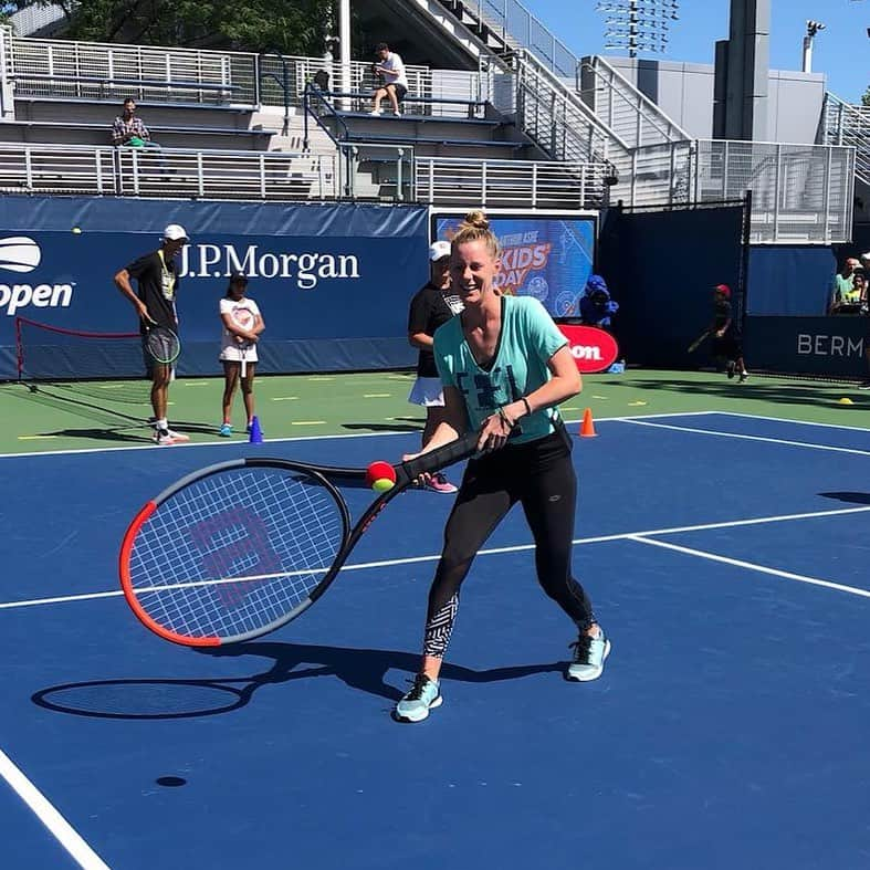 アリソン・リスクのインスタグラム：「kids day fun🎾🍎 @wilsontennis @usopen」