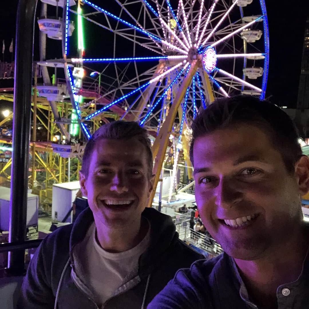 ジェフリー・バトルのインスタグラム：「Annual CNE trip!  Thanks @jessf101 for making us do the most tame ride in the whole park.  Makes for a fun little photo op.」