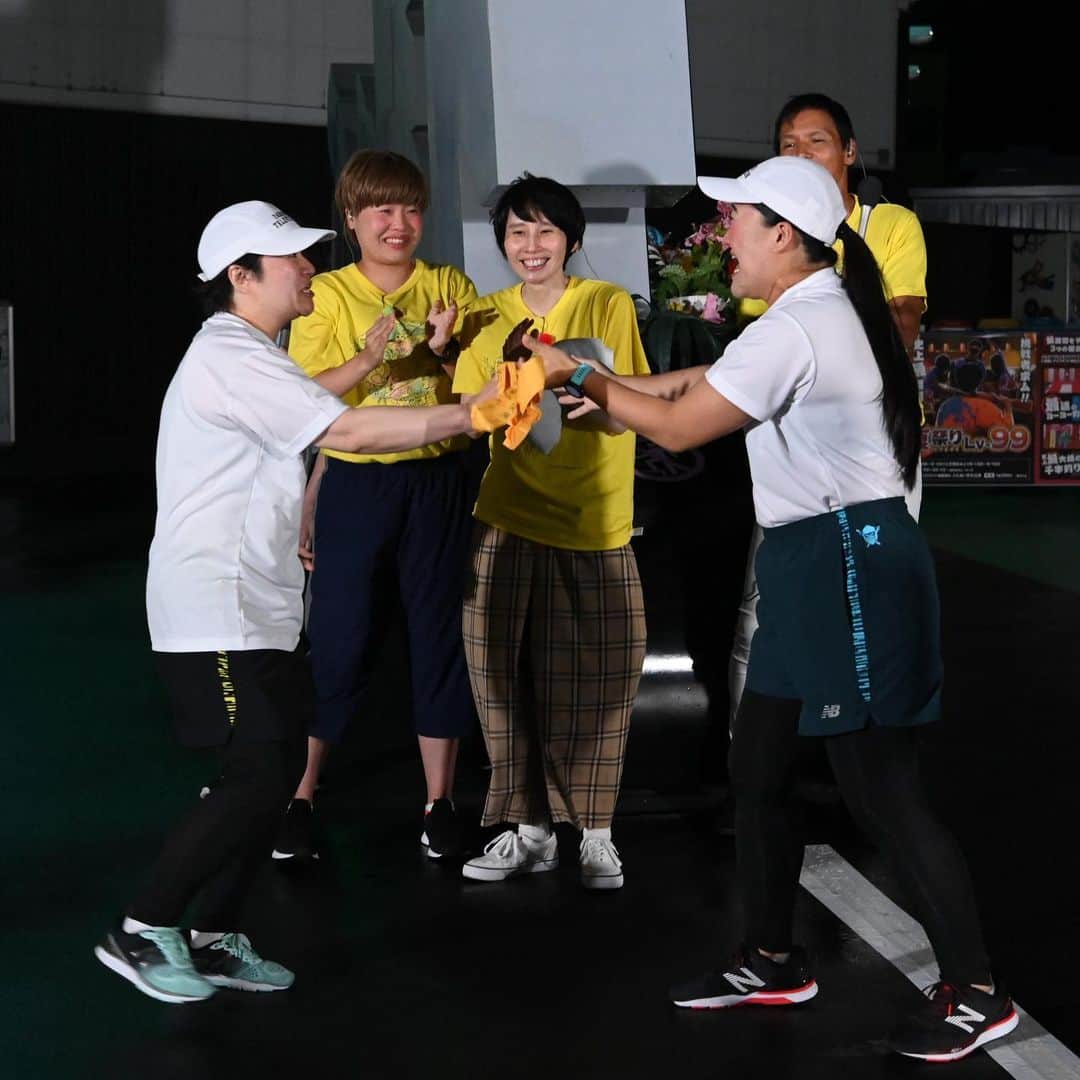 24時間テレビ42 愛は地球を救うのインスタグラム：「. 24時間駅伝は1区・近藤春菜から2区よしこ、そして3区水卜麻美アナへとタスキが繋がりました🙌✨ . 沿道に笑顔で手を振り、軽やかに走る水卜アナ。 快調なスタートです🏃‍♀️ #24時間テレビ42」