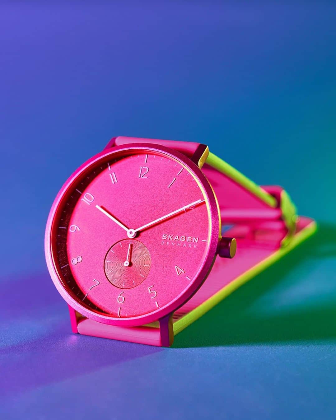 スカーゲンさんのインスタグラム写真 - (スカーゲンInstagram)「The perfect pop of pink. Tap to make it yours. #SKAGENincolor . . . . . #pinkwatch #newarrival #instawatch #watchoftheday #colorful」8月25日 9時14分 - skagendenmark