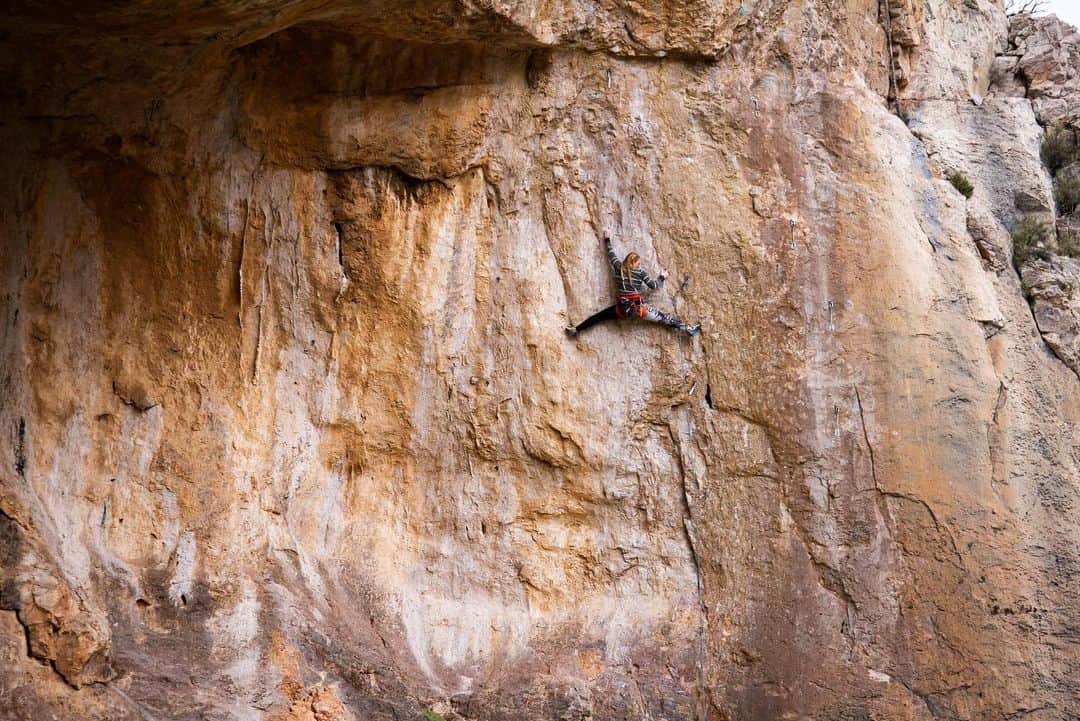 エミリー・ハリントンのインスタグラム：「It’s Global Climbing Day!!! I hope you’re all getting after it 🤘❤️💕 // @thenorthface // @thenorthface_climb // #globalclimbingday // #wallsaremeantforclimbing // #neverstopexploring // 📸 @katydberg」