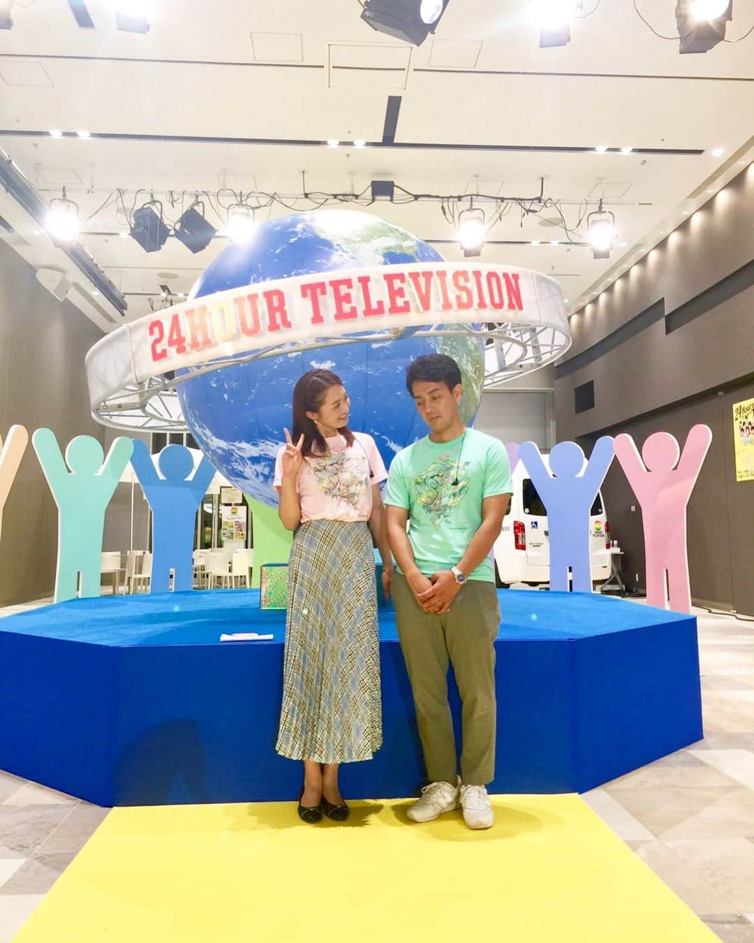西口真央のインスタグラム：「24時間テレビ🌟 昨日は本社から宮脇アナウンサーとお届けしました！ 宮脇先輩、カメラ目線くれません！ もしくは変顔しかしてくれません笑 . 今日午前中はイオンモール府中・午後は広島テレビからお伝えします！！ #24時間テレビ」