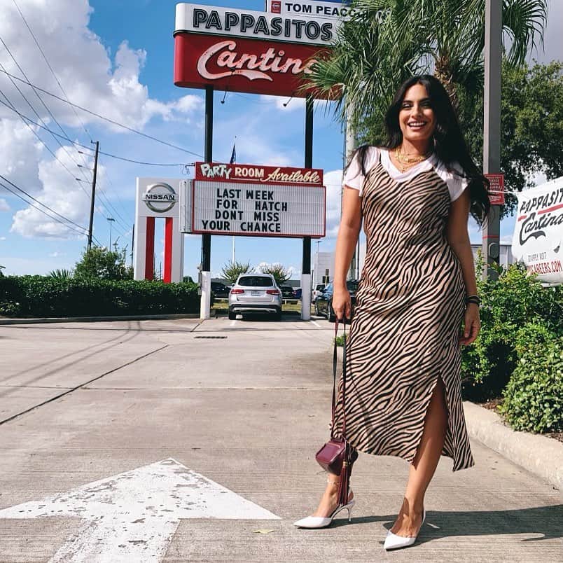 Ana Brenda Contrerasのインスタグラム：「Hola papacitos #Hou gracias por acompañarnos @carsonlifep #hechoporlatinosparalatinos ✨」
