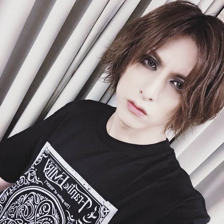 I’LLのインスタグラム：「Tour【The garden of "EDEN"】大阪ありがとう。  #FranticEMIRYsecondcrisis #ILUA」