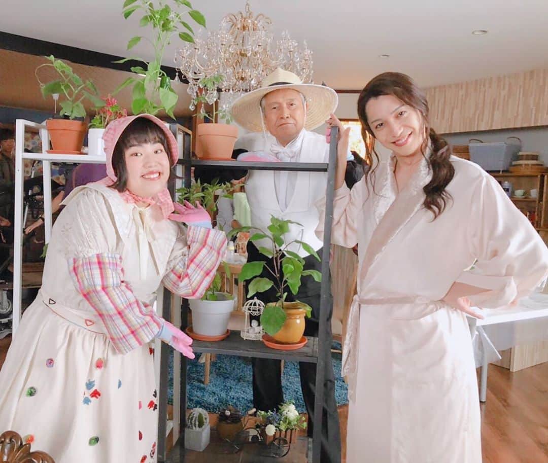 のインスタグラム：「#ベビーシッターギン 第9話 本日22時からNHKBSプレミアムにて。 3枚目の写真は、消え物(撮影内で出てくる食べ物)をシーン終了後に2人でガチ食べ(笑) 9話泣いちゃうよー。辛いよー。でもとってもあったかいお話だよー。 今回は#ラッキィ池田 さんもご出演！！」