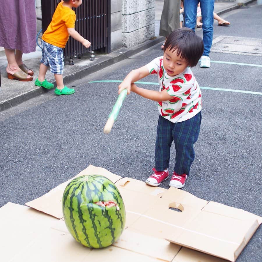 木村涼子さんのインスタグラム写真 - (木村涼子Instagram)「2019.8.25 昨日の地蔵盆 スイカ割りをしたり、魚釣りゲームをしたり、ボーリングをしたり、紙飛行機を飛ばしたり… すごく楽しそうでした。 こんな風に近所の子供たちが集まって遊ぶのってすごくいい。 引っ越してすぐに声を掛けてもらえたことに感謝✧ #地蔵盆」8月25日 10時25分 - kimuryou