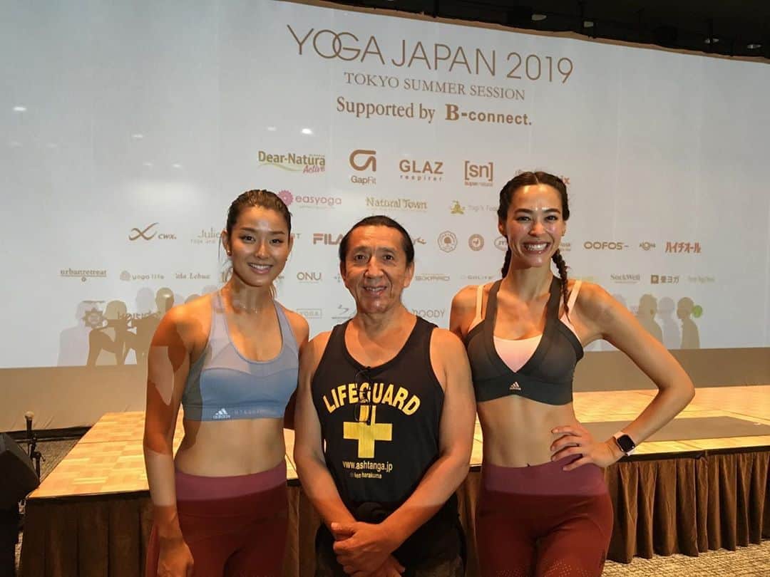 Ken Harakumaさんのインスタグラム写真 - (Ken HarakumaInstagram)「YOGA JAPAN盛り上がってます！ 左からAsaさん、Sumireさん、Emiさん。 超パワフルな3人と 美味しいスムージーを飲みながら。 @asapilates  @sumire808  @emi_renata  @yogajapan.jp  @international_yoga_center @ficoandpomum  #ケンハラクマ #ヨガ#yoga  #ヨガジャパン」8月25日 16時11分 - kenharakuma