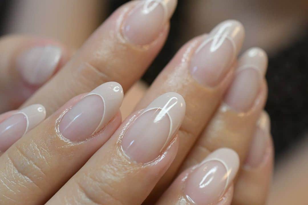 Yuka Maeda ::manicurelistのインスタグラム：「ラインフレンチ💓 . . 大阪市北区 梅田.中崎町.駅から徒歩7分🚶‍♀️ CADENAS nail eyelash  マツエクアカウント @cadenaseyelash LINE:@ cadenas 🆔検索🙋‍♀️ tel:06-4792-8617. cadenas.nail@gmail.com. . #ネイル #ジェルアート #大人かわいい #梅田ネイル #堂山町 #大人ネイル #個性派ネイル #クリアネイル #ジェルネイル #nail #notd #ニュアンスネイル #instanail #ワンカラー #夏ネイル  #ネイルデザイン #ongels #美甲 #osaka  #ジェルデザイン #cadenas #指甲 #spring #Insatnails #fashion #シアーネイル #うる艷ネイル #トレンドネイル  #ラインフレンチ #極細ライン」
