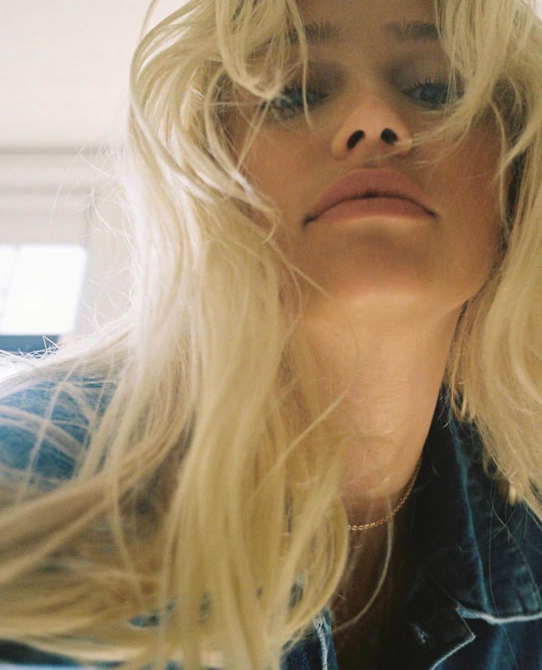 ケイリン・ルッソのインスタグラム：「i say everything when I say nothing」