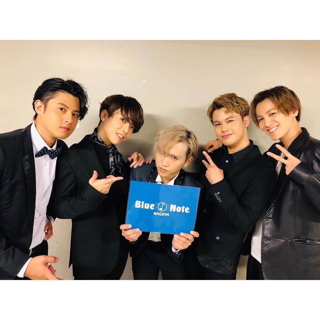 UNIONEさんのインスタグラム写真 - (UNIONEInstagram)「名古屋ブルーノートありがとうございました😊  今回はスペシャルアコースティック編成でお送りました。  次のステージへの第1歩になった日になりました。  そして、YUTAもトークコーナーで登場し久しぶりに5人揃った日となりました。 🔥🔥BIGニュース🔥🔥 ➡︎UNIONE 9th Single『タイトル未定』 2019年12月11日(水)発売決定‼️ ➡︎UNIONE 結成4周年ライブ開催決定‼️ 日程 2019年12月14日(土) 会場 東京・渋谷ストリームホール 🎫チケット最速先行受付🎫 明日8月25日(日)正午スタート‼️」8月25日 10時49分 - unione_gram