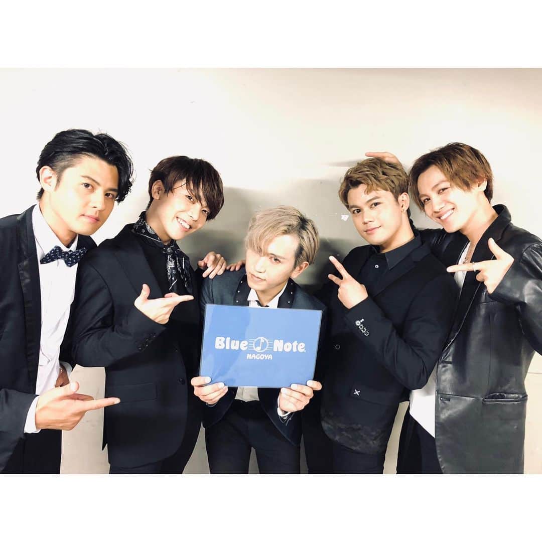UNIONEのインスタグラム：「名古屋ブルーノートありがとうございました😊  今回はスペシャルアコースティック編成でお送りました。  次のステージへの第1歩になった日になりました。  そして、YUTAもトークコーナーで登場し久しぶりに5人揃った日となりました。 🔥🔥BIGニュース🔥🔥 ➡︎UNIONE 9th Single『タイトル未定』 2019年12月11日(水)発売決定‼️ ➡︎UNIONE 結成4周年ライブ開催決定‼️ 日程 2019年12月14日(土) 会場 東京・渋谷ストリームホール 🎫チケット最速先行受付🎫 明日8月25日(日)正午スタート‼️」