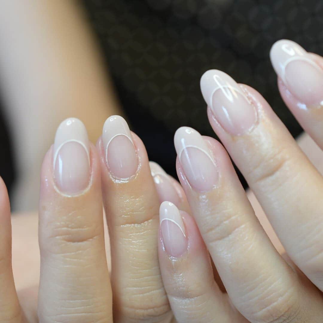 Yuka Maeda ::manicurelistのインスタグラム：「極細ライン🥺 . . 大阪市北区 梅田.中崎町.駅から徒歩7分🚶‍♀️ CADENAS nail eyelash  マツエクアカウント @cadenaseyelash LINE:@ cadenas 🆔検索🙋‍♀️ tel:06-4792-8617. cadenas.nail@gmail.com. . #ネイル #ジェルアート #大人かわいい #梅田ネイル #堂山町 #大人ネイル #個性派ネイル #クリアネイル #ジェルネイル #nail #notd #ニュアンスネイル #instanail #ワンカラー #夏ネイル  #ネイルデザイン #ongels #美甲 #osaka  #ジェルデザイン #cadenas #指甲 #spring #Insatnails #fashion #シアーネイル #うる艷ネイル #トレンドネイル  #ラインフレンチ #極細ライン」