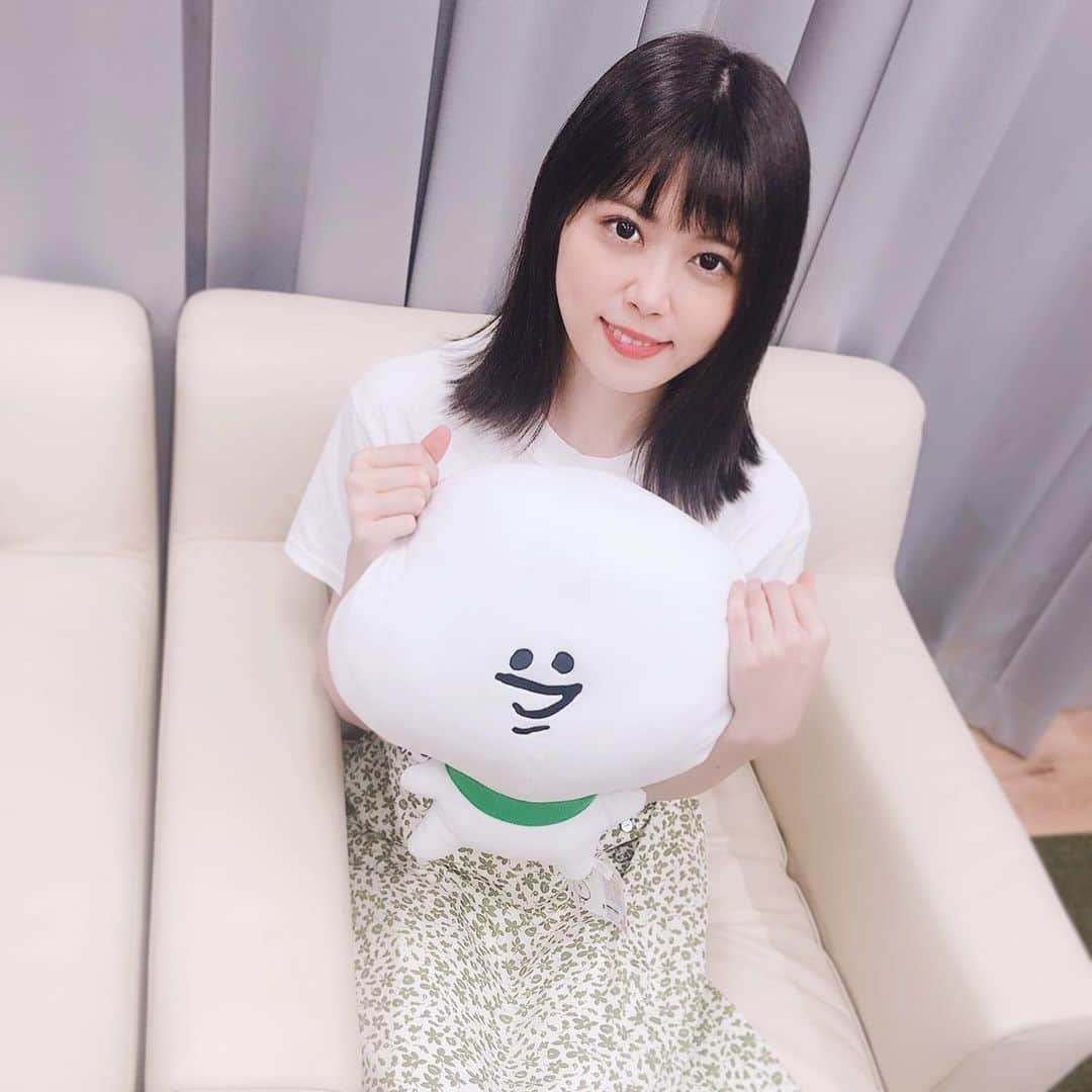 のインスタグラム：「・ ・ 昨天拍了Youtube影片喔！！！ 新朋友大福君跟很久以前參與過我的影片的羽衣🥰❤️❤️大福君好軟好好抱😍 ・ 拍攝時發生了很多好笑的事情🤣 盡請期待！！😁 p.s多了好多朋友而且大部分都白色的🤣 我的歐拉芙、村男、章魚😍❤️ ・ 昨日ういちゃんと大福くんとYouTube動画を撮ったよ🎶 もちもちの大福くん❤️と 久しぶりのういちゃん！ 面白い企画をやったからお楽しみに🤣 p.sまたお友達が増えたね❤️大体白🤣🤣🤣 #youtuber #youtube #シュアン #施鈺萱 #大福くん #根本羽衣 #村男 #オラフ #お友達 #日本人 #台湾人 #台日友好」