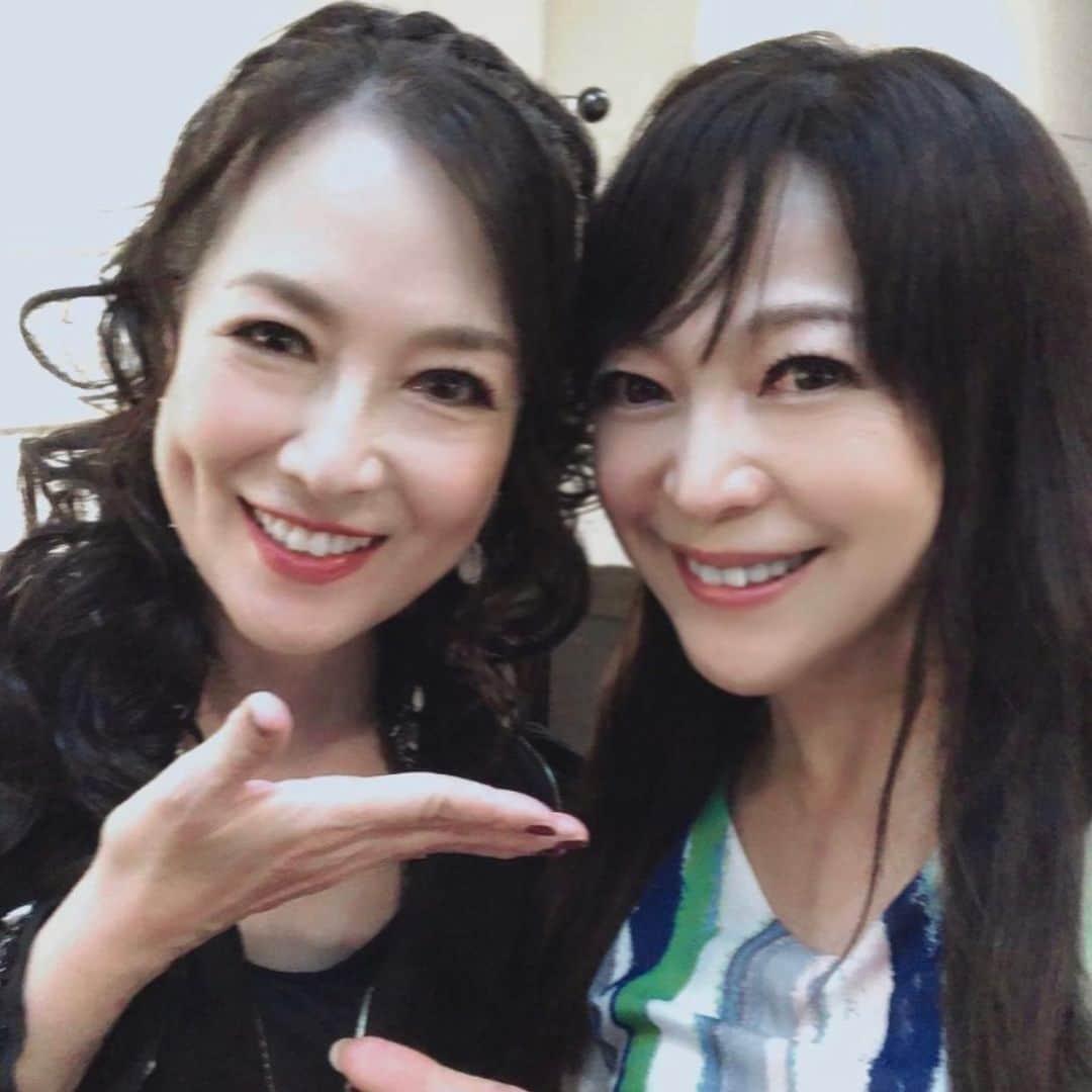 のインスタグラム：「（原めぐみオフィシャル）4pcs photos 澪りん(高樹澪さん)のライブに行ってきました❣️https://ameblo.jp/meguming5/entry-12511500764.html  #高樹澪  さん #原めぐみ #女優 #ダンスはうまく踊れない  #80年代アイドル﻿﻿ #昭和歌謡﻿﻿ #actoress﻿﻿﻿ #singer ﻿﻿﻿﻿﻿ #japanesesinger ﻿﻿﻿﻿ #japaneseactor﻿﻿﻿ #megumihara﻿﻿﻿﻿ #インフルエンサー ﻿﻿﻿﻿ #インスタ映え ﻿﻿﻿﻿ #インスタグラマー ﻿﻿﻿﻿ #いいねありがとう ﻿﻿﻿﻿ #フォロー ﻿﻿﻿﻿ @meguming.h」