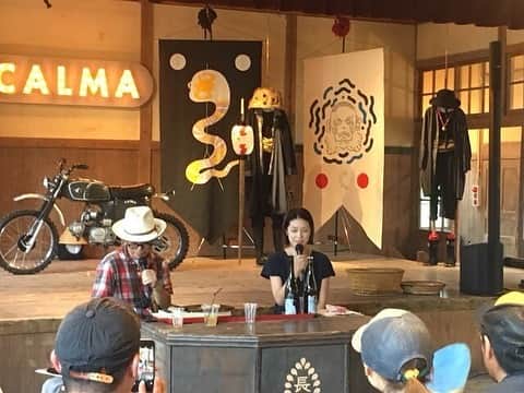 加藤紀子のインスタグラム：「- GOODNEIGHBORS  JAMBOREE2019 -✨ 今年は岡本仁さんコーナー『ヒトシの部屋』にてビートルズについて詳しくないのに話をさせて頂くと言う貴重な経験を😊  会場には会いたい人がいっぱいいるという幸せな環境、 そこに素敵なフード、音楽、カルチャーがギュギュっと詰まってて、雨が降ろうと、汗をかこうも楽しいがずーっと。  最後のサプライズの花火で泣きそうになったのは、私だけじゃないはず😭 （なんかジーンと来るものがありました）  主催の坂口さんを始め、実行委員の皆さま、仲良くして下さった皆さま、今年もありがとうございました！ #goodneighborsjamboree2019 #リバーバンク川辺森の学校 #関めぐみさん写真ありがとう😊 #otto&orabu毎年迫力すごくて鳥肌が🤩 #また昨日が来ればいいのに #自分土産は桜島大根の種」