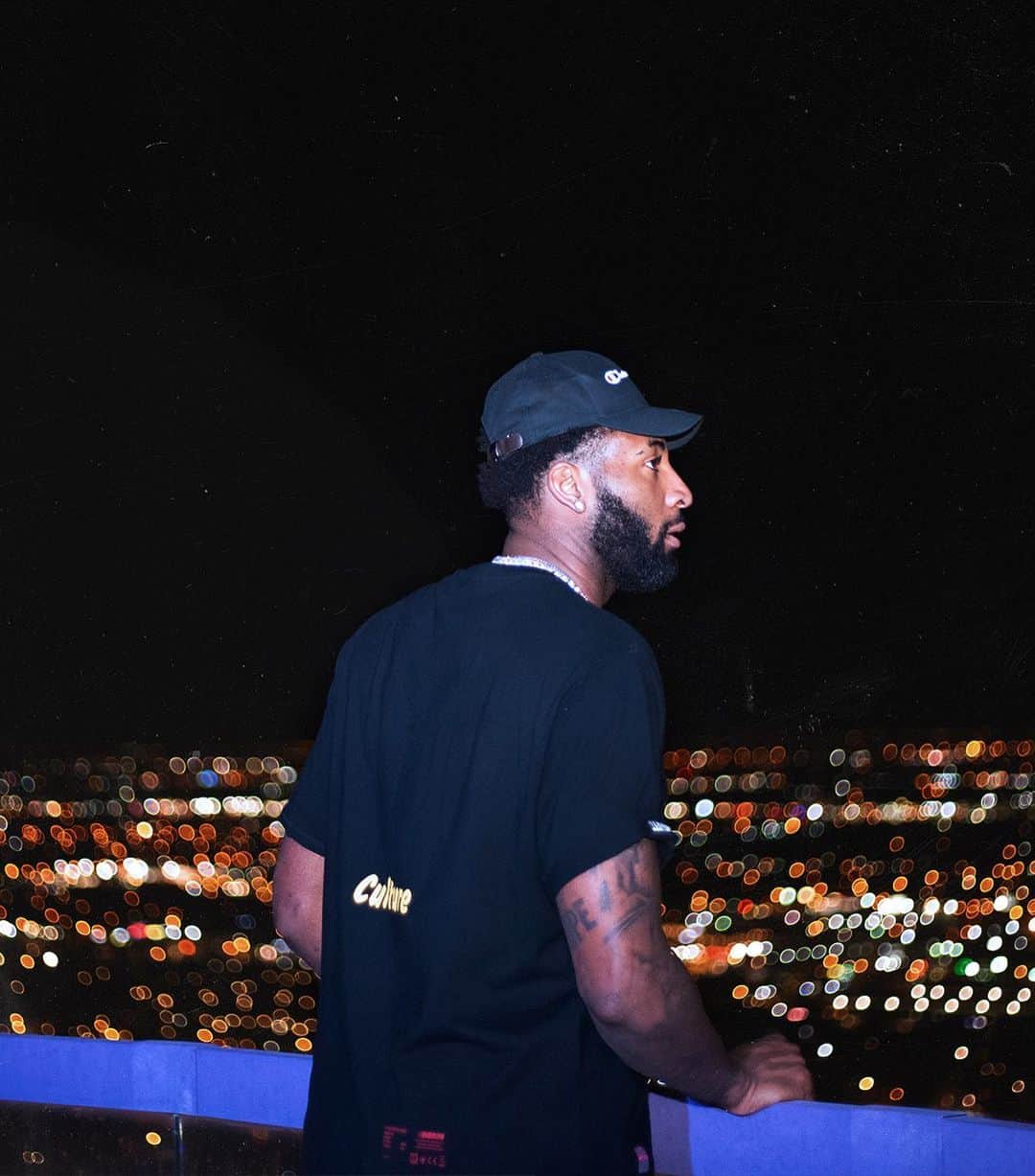 アンドレ・ドラモンドのインスタグラム：「Blessed, thankful, and focused. 🦋🦋🦋🦍 | 📸: @tailz.jpg」