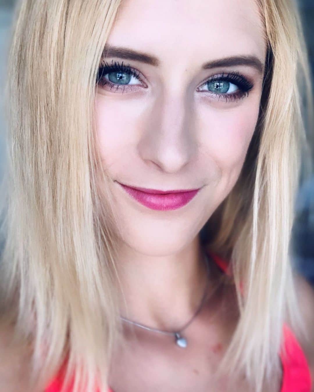 のインスタグラム：「Show time 🤓💃🏼」