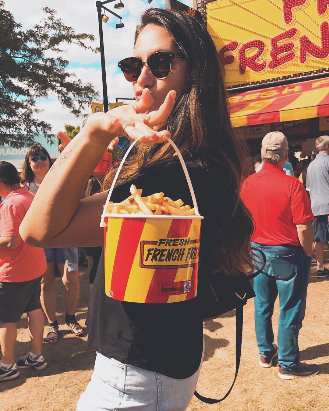テトリ・ディクソンのインスタグラム：「Flew across the country for the great Minnesota get together... and @sweetmarthas. 🍪」