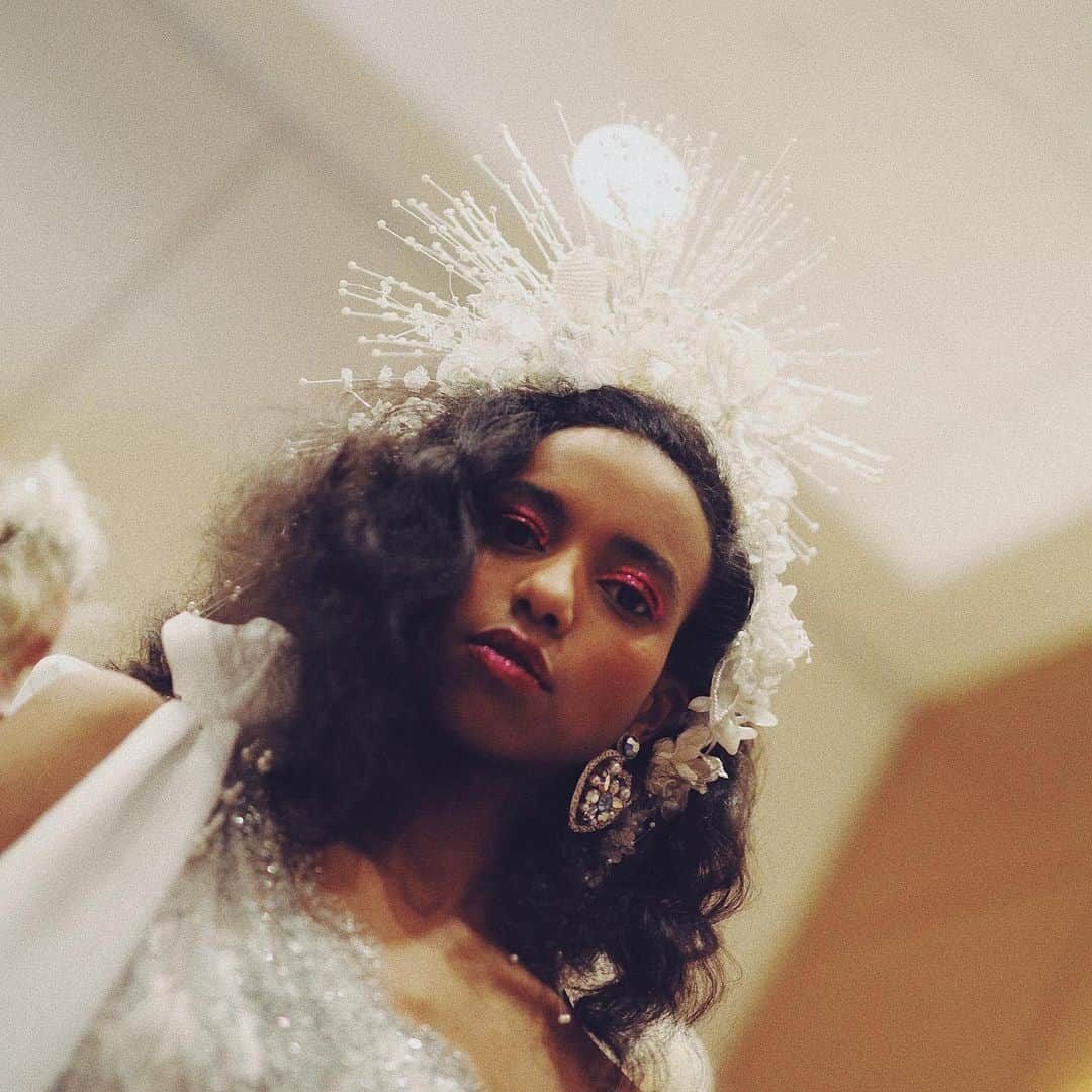 ロダルテさんのインスタグラム写真 - (ロダルテInstagram)「@carmen_amare backstage at the FW19 show (ph: @photobyjennajones). #rodarte」8月25日 11時40分 - rodarte