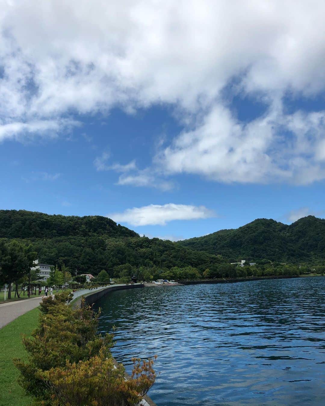 中岡由佳さんのインスタグラム写真 - (中岡由佳Instagram)「洞爺湖に来ました。涼しい〜。 #北海道 #洞爺湖」8月25日 11時52分 - yuka_nakaoka