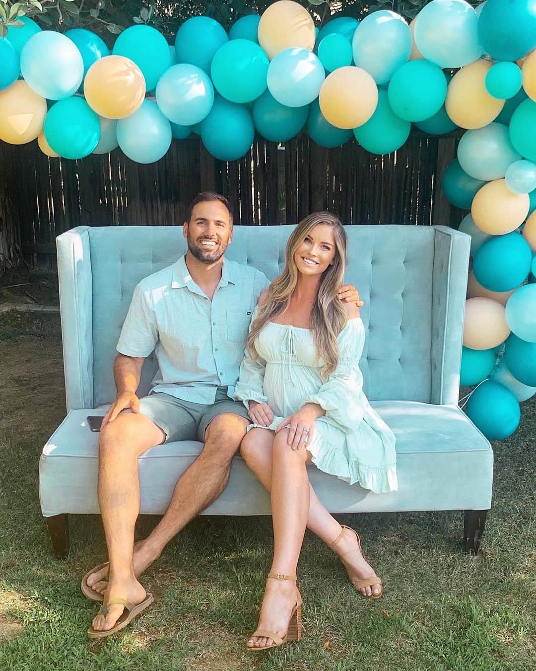carlyのインスタグラム：「Feeling completely surrounded with love and gratitude after TWO incredible showers for #babyelias!! Last weekend, we had a huge backyard bash with our central California family and friends and today, a beautiful brunch in Westlake Village. This baby is already so loved!! The countdown is officially on with only six weeks left until we meet the little one! Oh yeah, and if you didn’t already know.... baby Elias is a B O Y! 💙🥳 thank you to everyone who helped make these last two weekends unforgettable 🥰 #34weekspregnant #babyshower #babyboy #parentstobe」